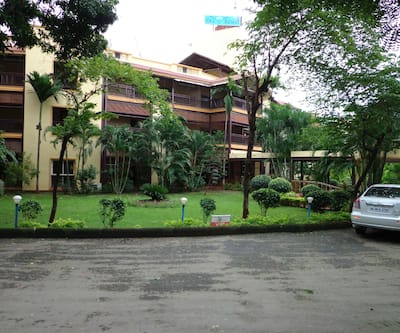 https://imgcld.yatra.com/ytimages/image/upload/t_hotel_yatra_city_desktop/v1433501023/Domestic Hotels/Hotels_Silvassa/Daman Ganga Valley Resort/Overview.jpg